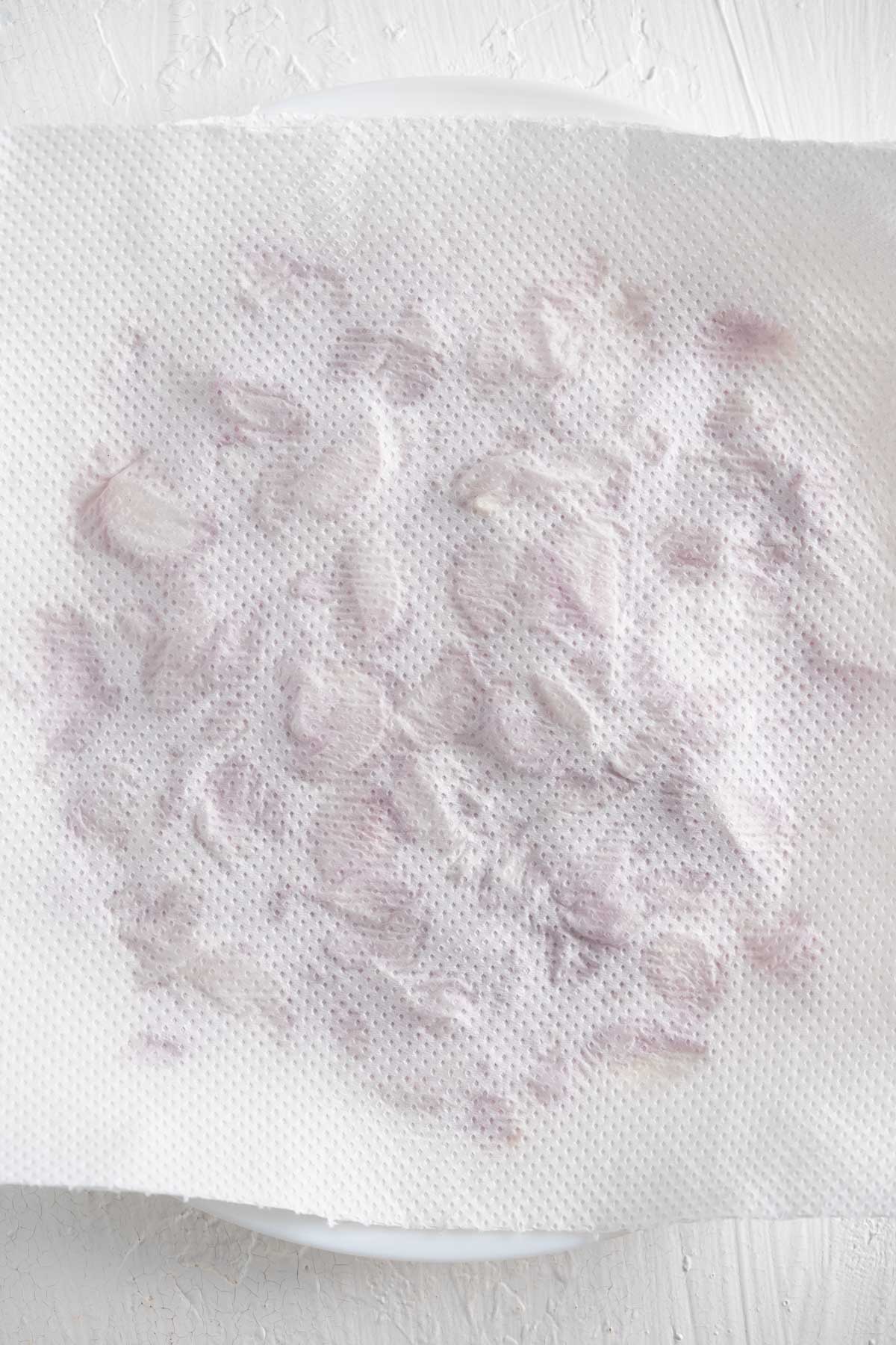 shallots between paper towels