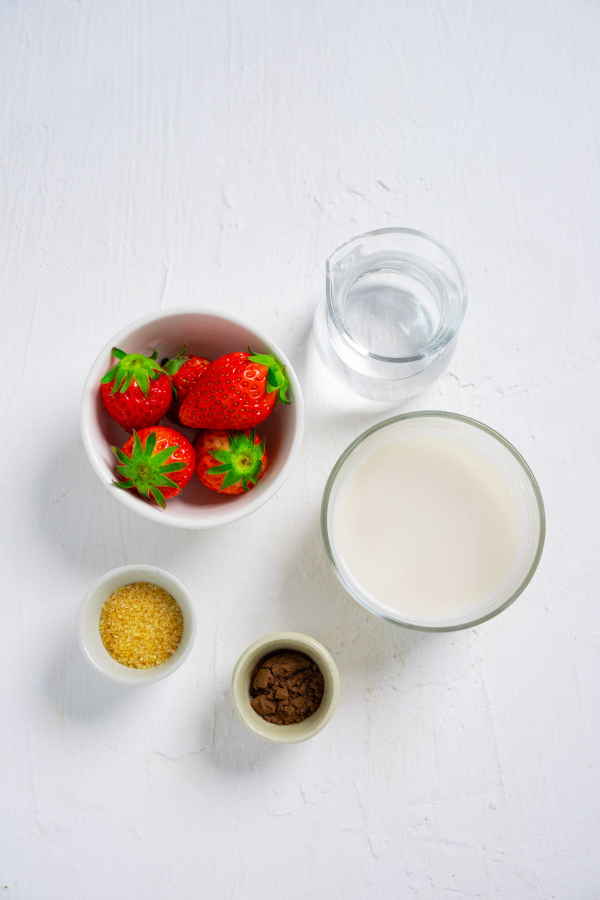 ingredients for making strawberry hojicha latte